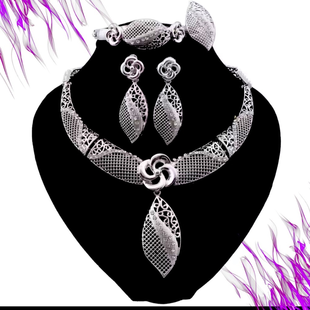 BEAUTIFUL SILVER NECKLACE BRACELET EARRING SET